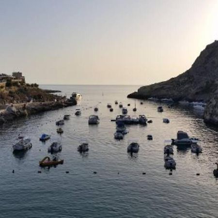 شقة Seafront Penthouse With Terrace In Xlendi, Gozo المظهر الخارجي الصورة