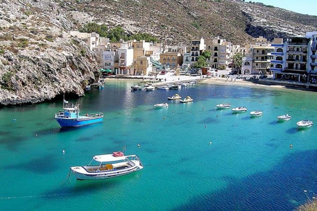 شقة Seafront Penthouse With Terrace In Xlendi, Gozo المظهر الخارجي الصورة