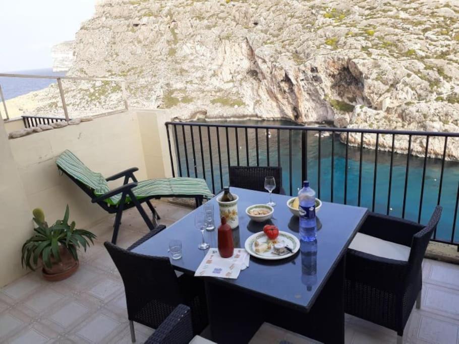 شقة Seafront Penthouse With Terrace In Xlendi, Gozo المظهر الخارجي الصورة